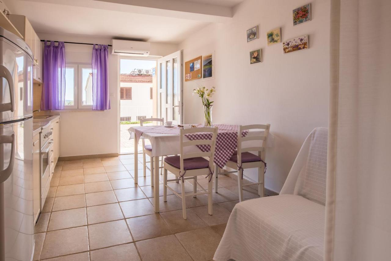 Apartments Amneris Trogir Exterior photo