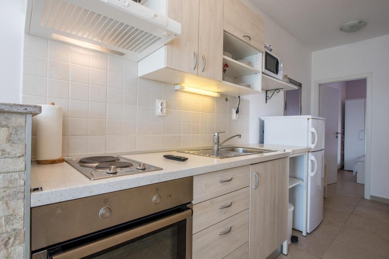 Apartments Amneris Trogir Exterior photo
