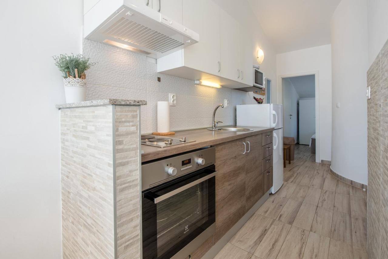 Apartments Amneris Trogir Exterior photo