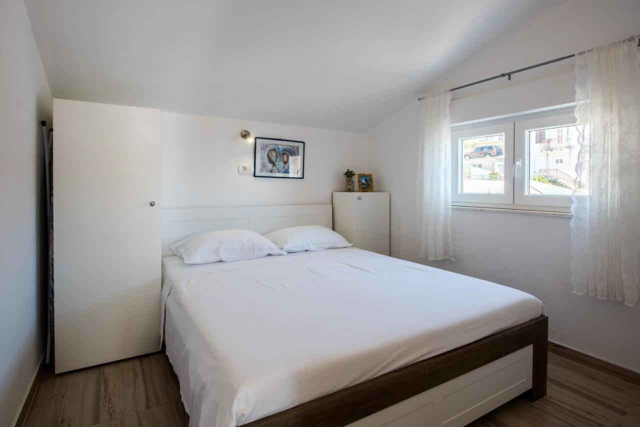 Apartments Amneris Trogir Exterior photo